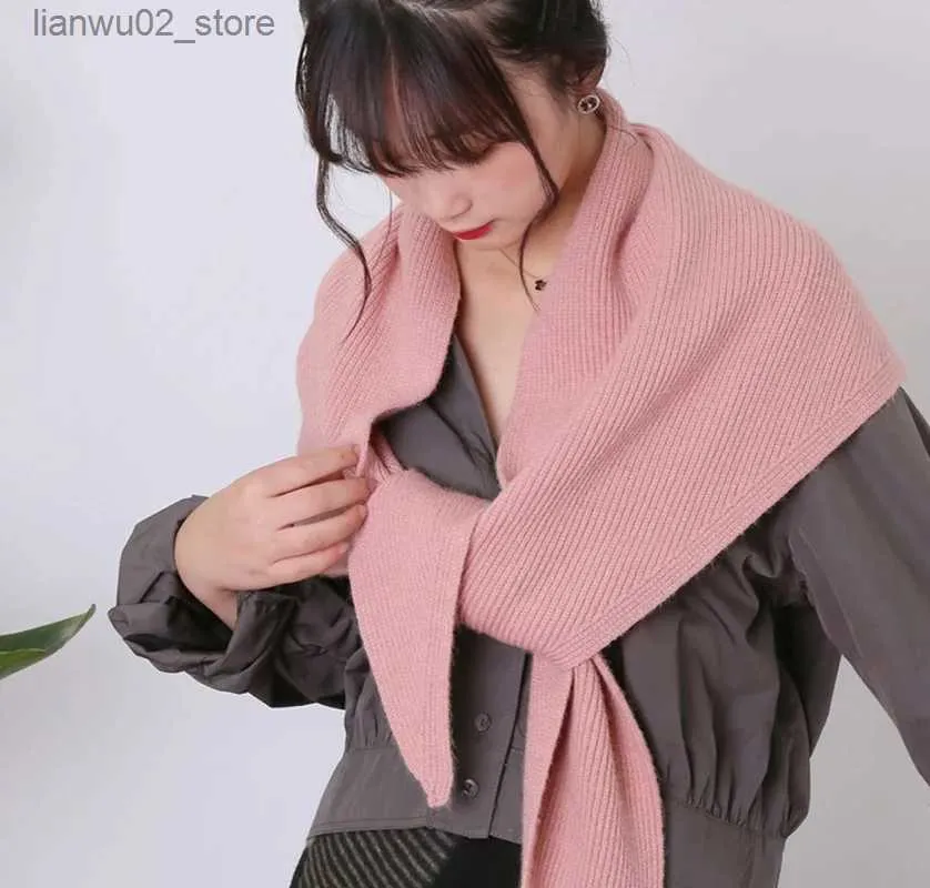 Écharpes Nouveau Triangle coréen foulards en tricot pour les femmes en plein air couleur unie chaud châle créatif Double face porter noué châle cadeau écharpe Q240228