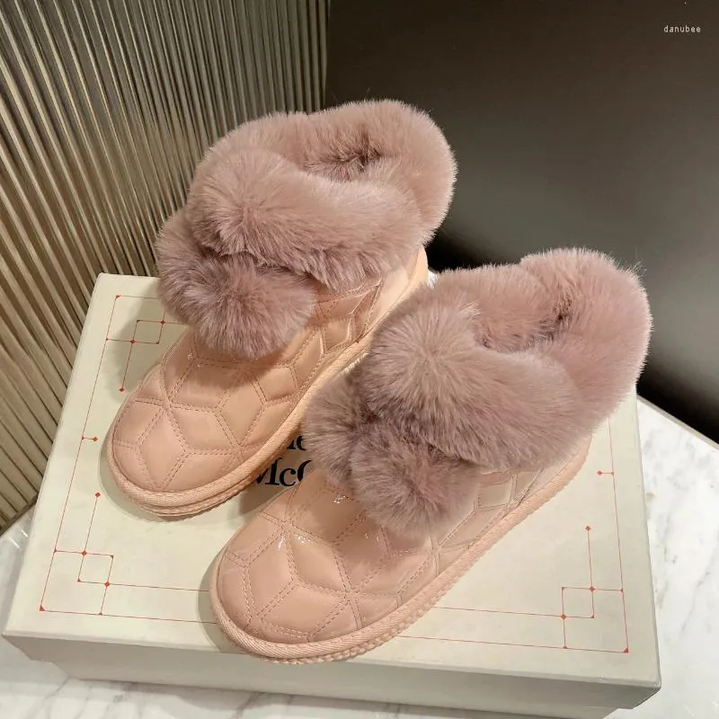 Stövlar kvinnor 2024 vinter mode patent läder rutig stor plysch mun förtjockad varm och mångsidig bekväm anti-glid snö