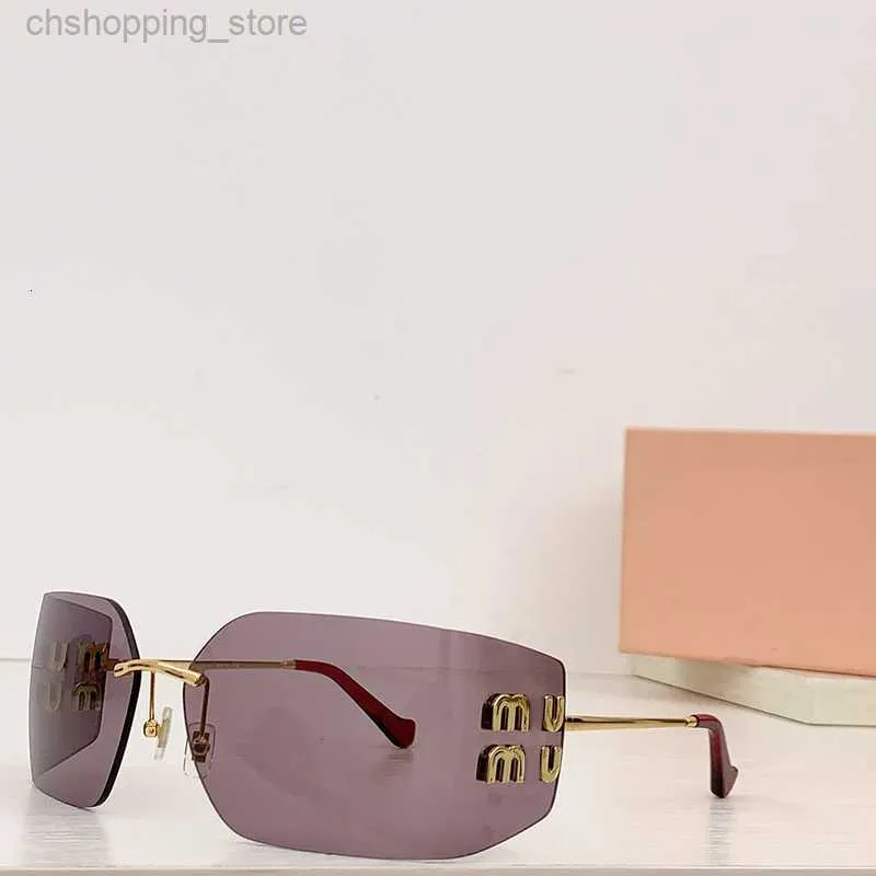 Solglasögon kvinnor Miumius Luxurys Designers Runway Glasses Designer Solglasögon Högkvalitativ kvadratglasögon Shades Femininity