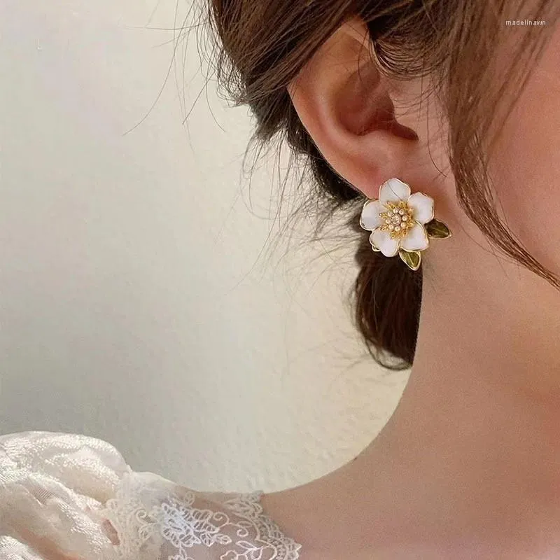 Studörhängen Vintage Flower Korean Fashion Female Temperament Crystal Jewelry Simple Sweet Girl Women's Accessories