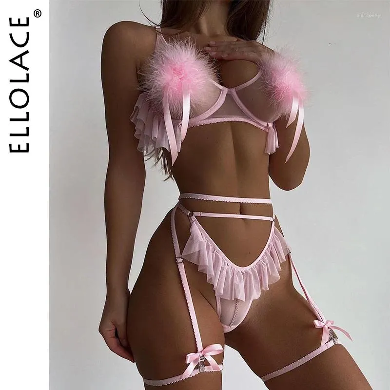 Conjuntos de sujetadores Ellolace Sexy Pluma Lencería Light Pink Ruffle Hollow Thongs Sissy Trajes eróticos Conjunto sin costuras Mujer 3 piezas Hada íntima