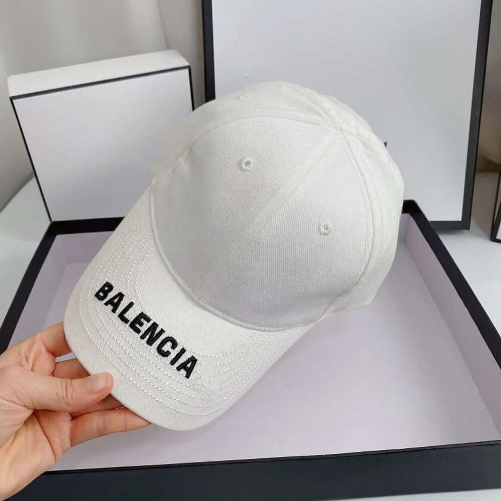 Projektant Balanciagas Cap Hat New Spring and Summer Trend B Family Hat Baseball Hat Insherture Travel Duck Hat Hat Prosty list haftowany 2024