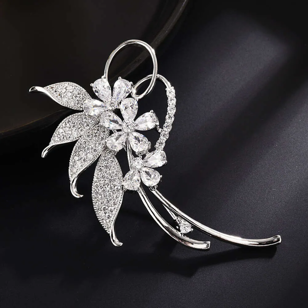 Korean Style High-end Pearl Hot Selling Flower Brooch Women's Versatile Coat Suit Pin