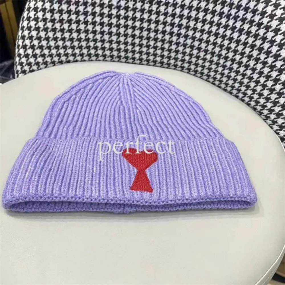 Ami Designer Beanie/Gorras de calavera AMI Hat Love A Bordado Mujer Diseñador Beanie Cap Gorro de lana con bridas Parejas cálidas Esquí Sombrero frío Moda Tendencia Marca Amirs Hat 481