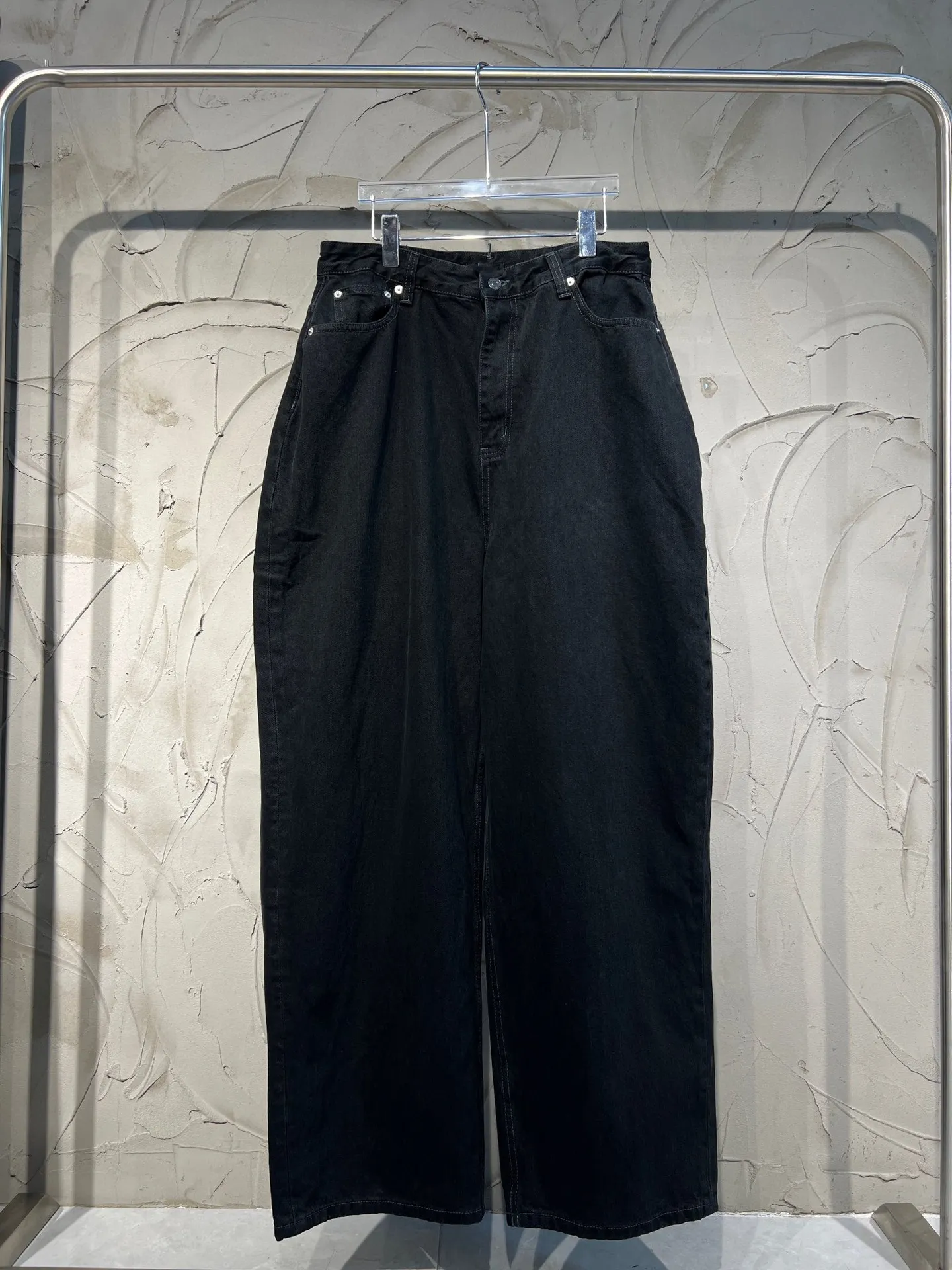 Bale leve enrugamento macio preto denim tecido calças calças de trabalho casual solto ajuste calças jeans masculino causal