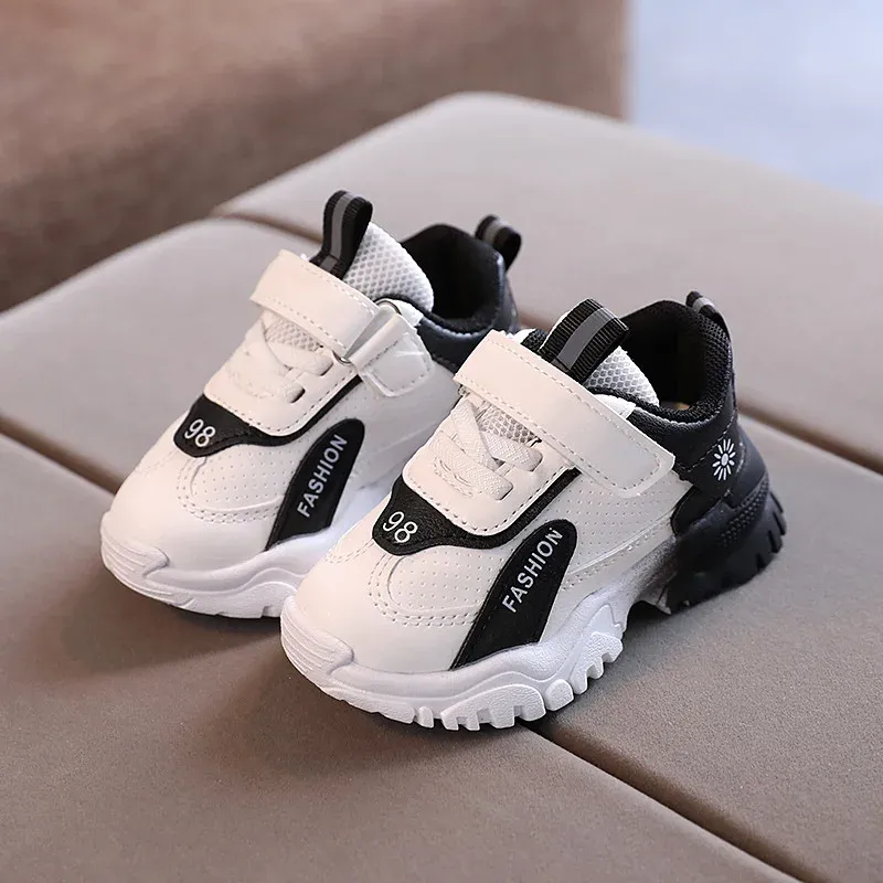Sneakers Rozmiar 2135 Dzieci tłumienia swobodne trampki chłopcy Warstantowe trampki Dziewczyny Lekkie buty Buty dla niemowląt z oddychaniem 2022