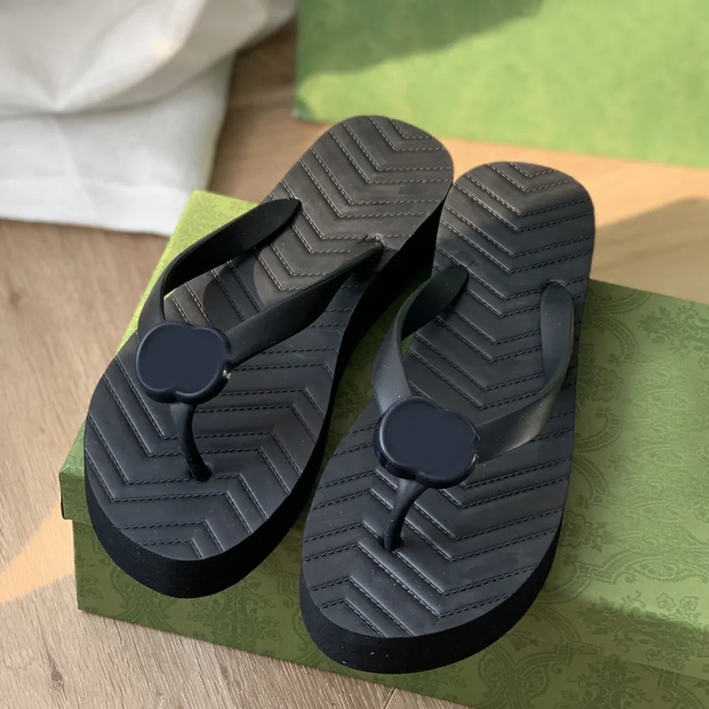 2024 Luxe Beroemde Designer Slippers Voor Dames Dames Rubber Slides Platte Zomer Outdoor Slippers Sandles Sandalen Luxe Dames Sandale Sliders