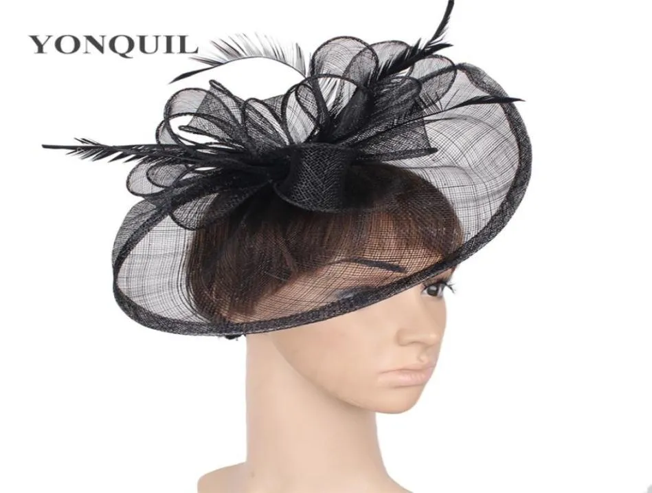 Förtrollande 17 färger tillgängliga Sinamay Material Fascinator Hat Race Hårtillbehör Bröllop Hårtillbehör av15396717585