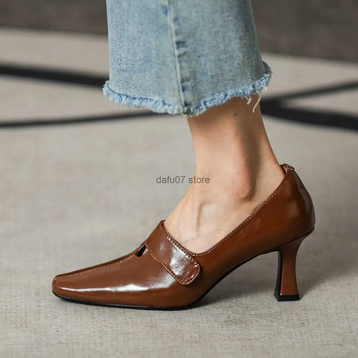 Klänningskor Kvinnor Pumpar Elegant High Heeled Spring Autumn Cow Leather Slip-on Ladies Simple Pumps Dress Prom Career Shoes 6.5cm Square Toeh24228