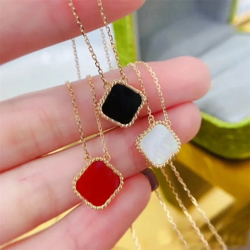 Womens pendant necklaces luxury four leaf clover necklace designer jewelry plated gold silver chains green red black designer necklace elegant zb002 e4