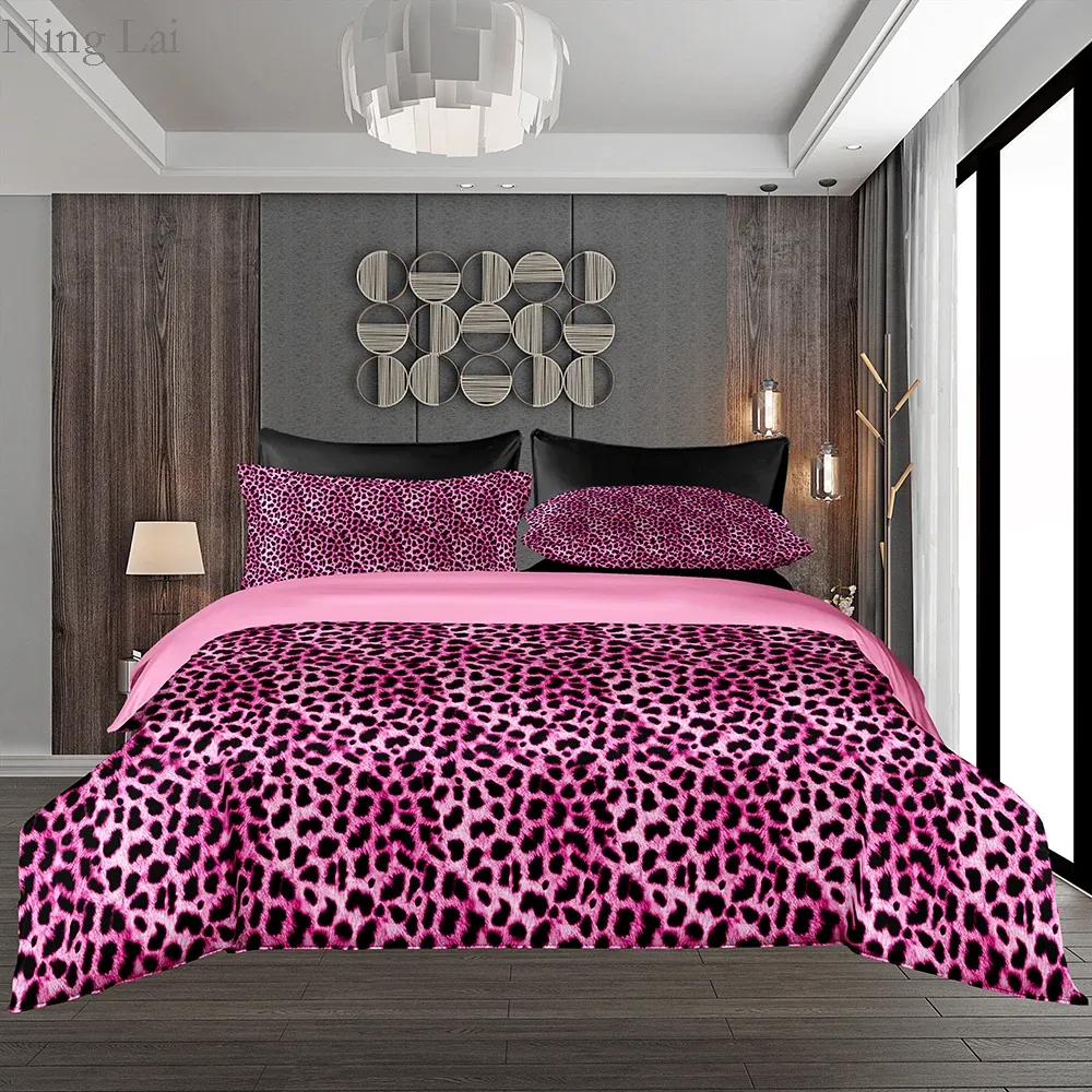 Zet modieuze stijl dekbedovertrek queensize met kussensloop/plaat slaapkamer roze luipaardpatroon quilt cover beddengoed set dubbele pure gordijnen