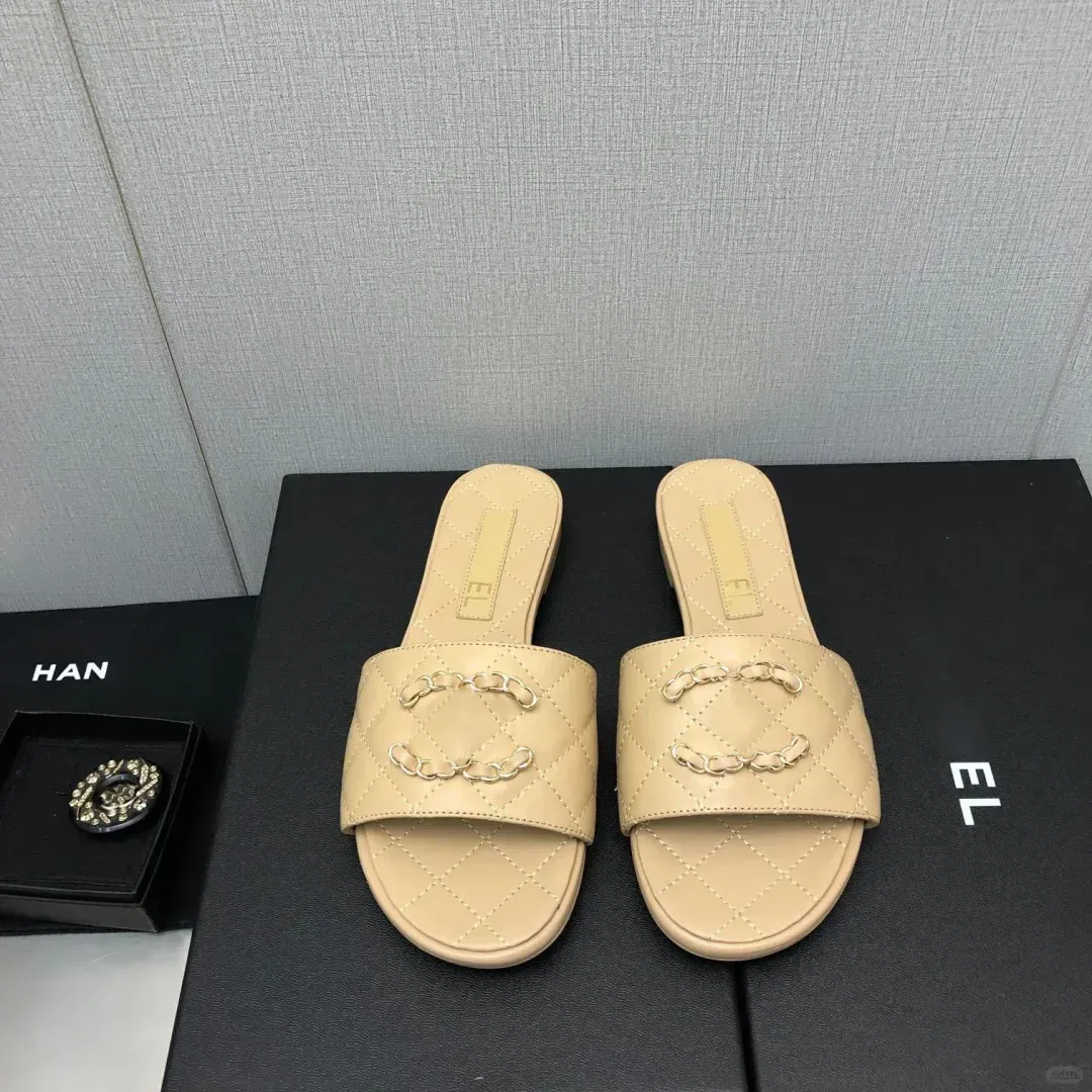 Luxury Chan C Slippers Womens Slippers Sliders Sandal Fashion Summer Loafer Beach Casual Shoes Flat Channel Luxury Designer Slippers Top Quality Black 990