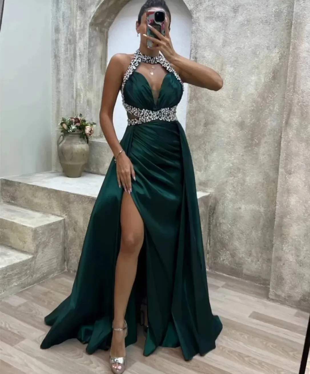 2024 verde escuro vestido de noite cetim seda halter frisado cristais formal árabe baile vestidos festa fiesta robe de soiree