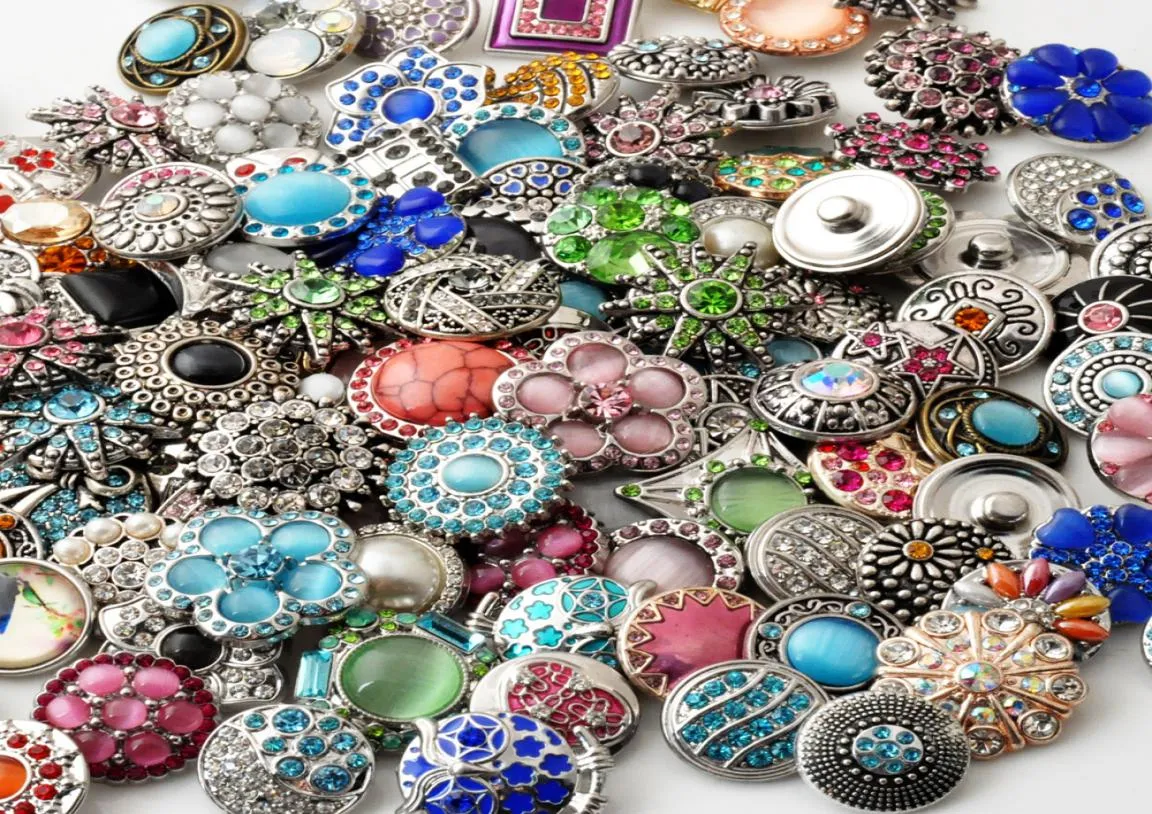 50pcllot Wysokiej jakości mieszanka wiele stylów rhinestone Metal Charm 18 mm Snap Button Bransoletka dla kobiet Rivca DIY Snap Button Jewelry Y12635595