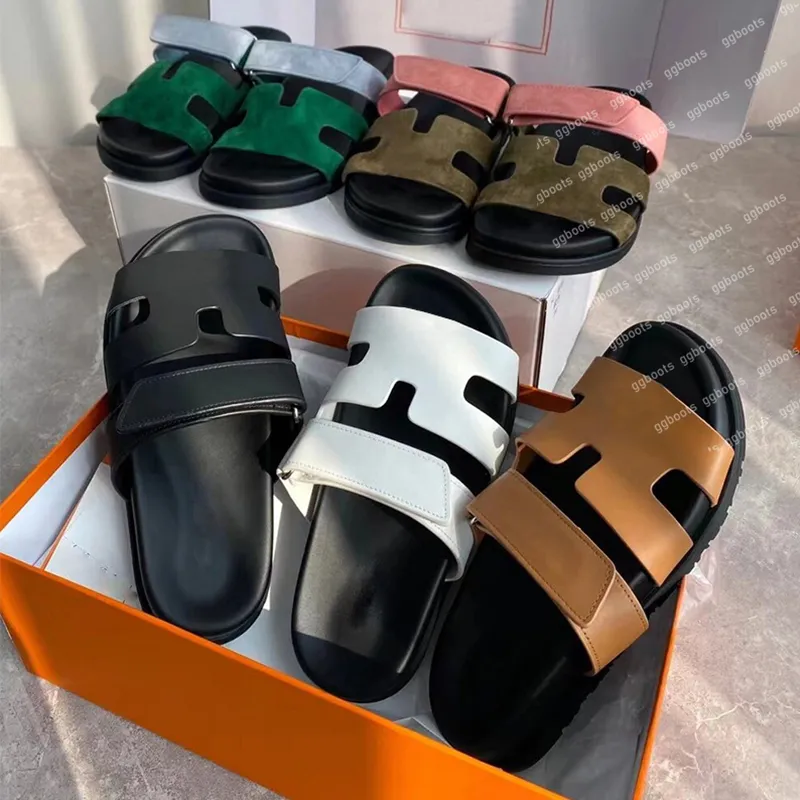 Designer slippers platte sandalen zomers lederen strand slippers mannen vrouwen topkwaliteit suède zwarte glijbanen luxe hakken sandaal rubber dikke bodem slippers