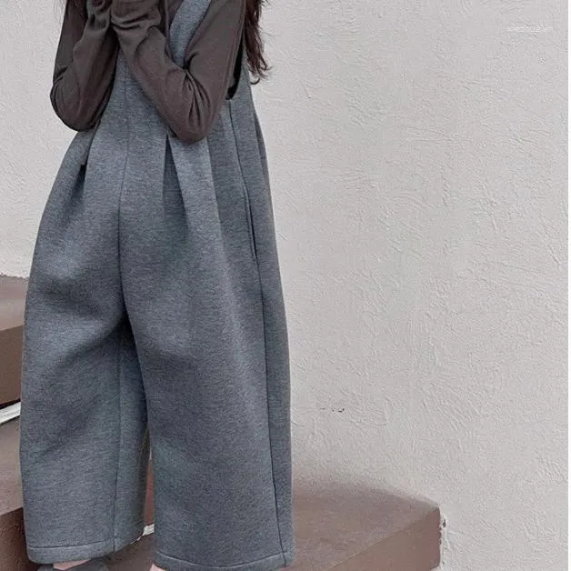 Ensembles de vêtements Ensemble pour filles 2024 Automne Style occidental Haut à manches longues Gris Pantalon à bretelles amples à la mode et polyvalent