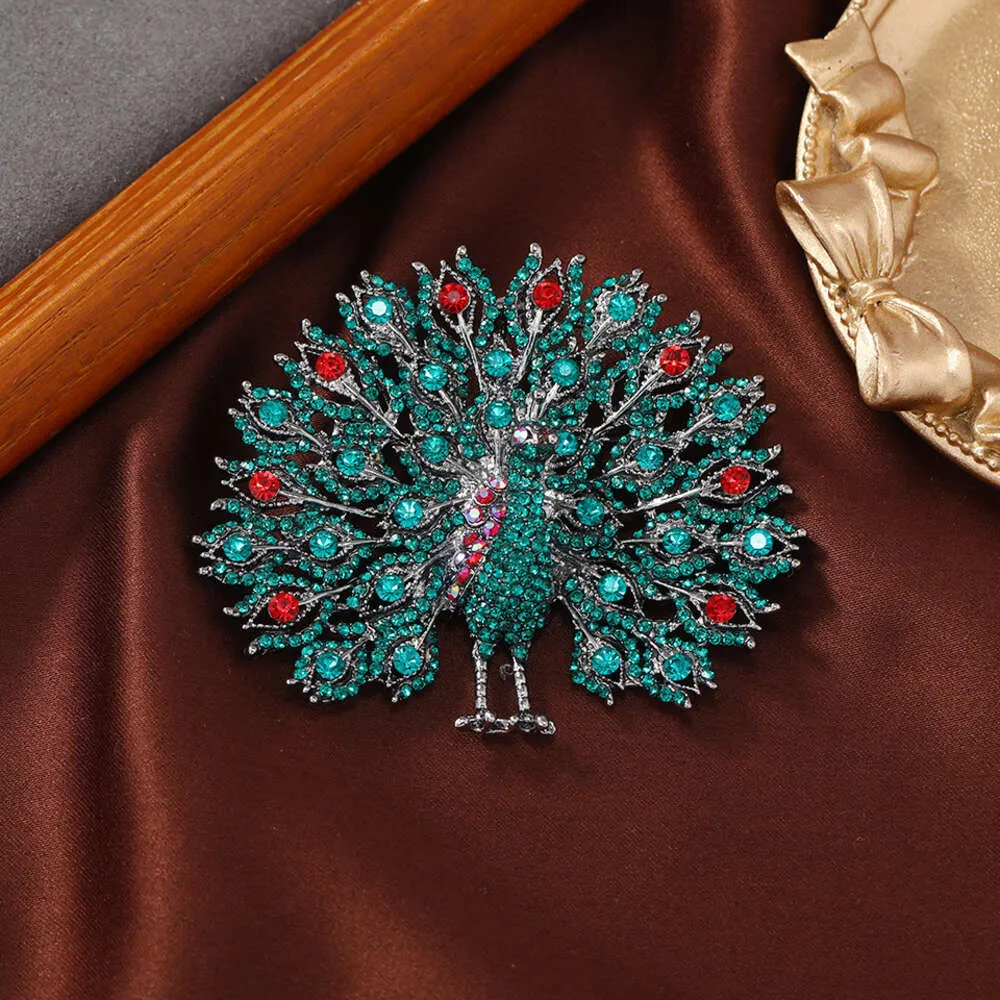 Fashion Heavy Industry Full Pea Open Screen Needle Water Diamond Animal Pin Women's Winter Coat Sweater Chest Flower Accessories