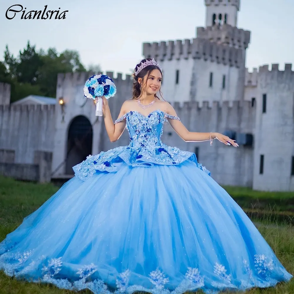 Jasnoniebieski z ramion Pearls Freading Ball Suknia quinceanera sukienki 3D Kwiaty aplikacyjne marszczyki gorset vestidos de 15 anos