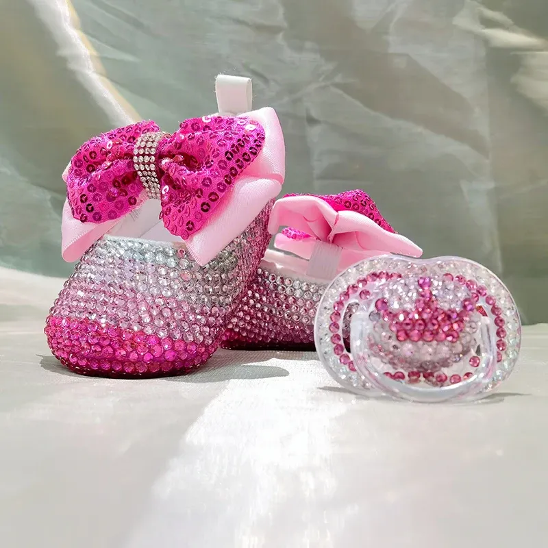 Doping extérieur nouveau-né 3 pièces coffre-cadeau de luxe Baby Chaussures Bandon Pacificateur rose Lolita Crown Diamond Jewels Layette Ballet Sparkly