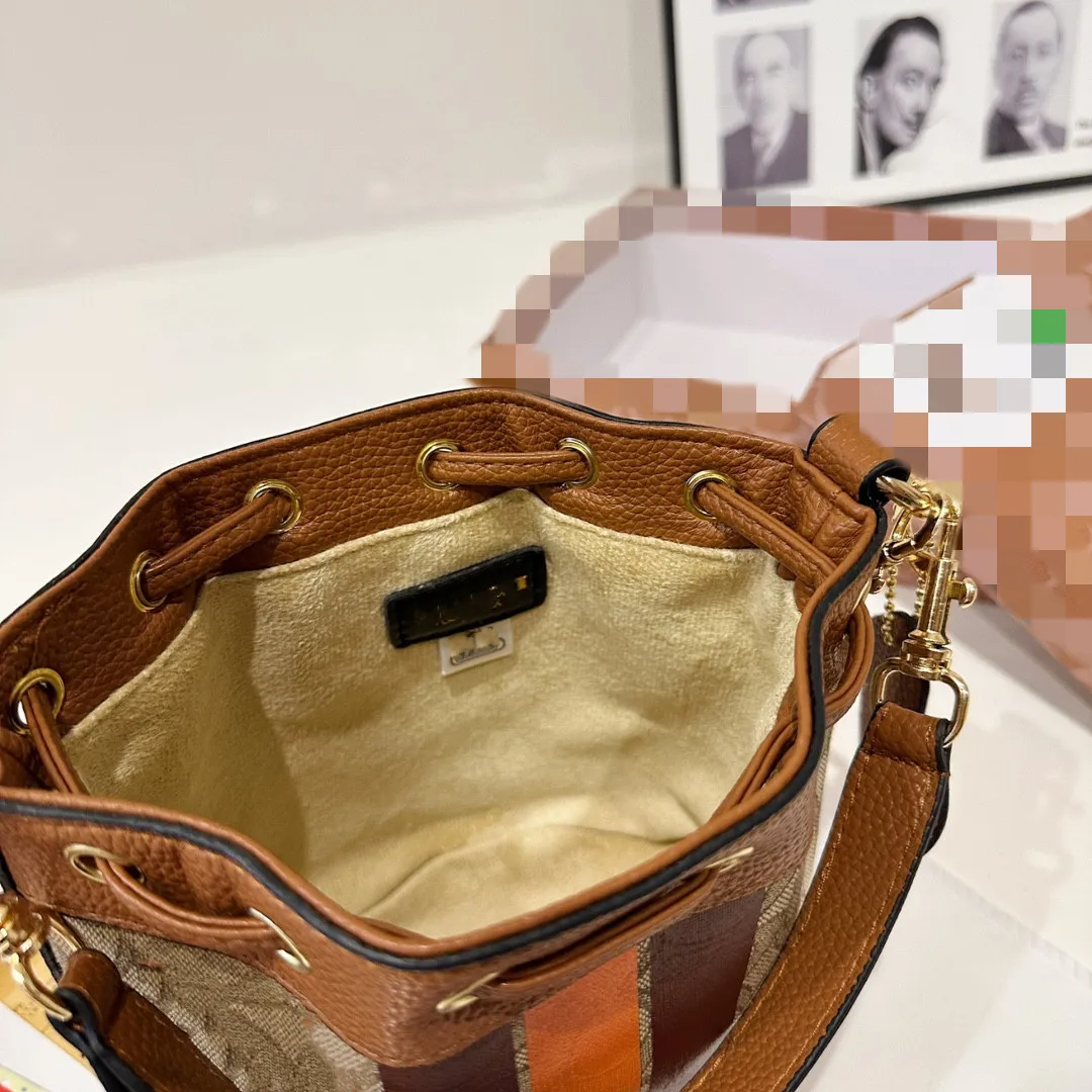 Quaitly Nouveau sac seau portable couleur macaron européen et américain rétro en cuir jacquard patchwork avec cordon de serrage sacs à bandoulière pour femmes