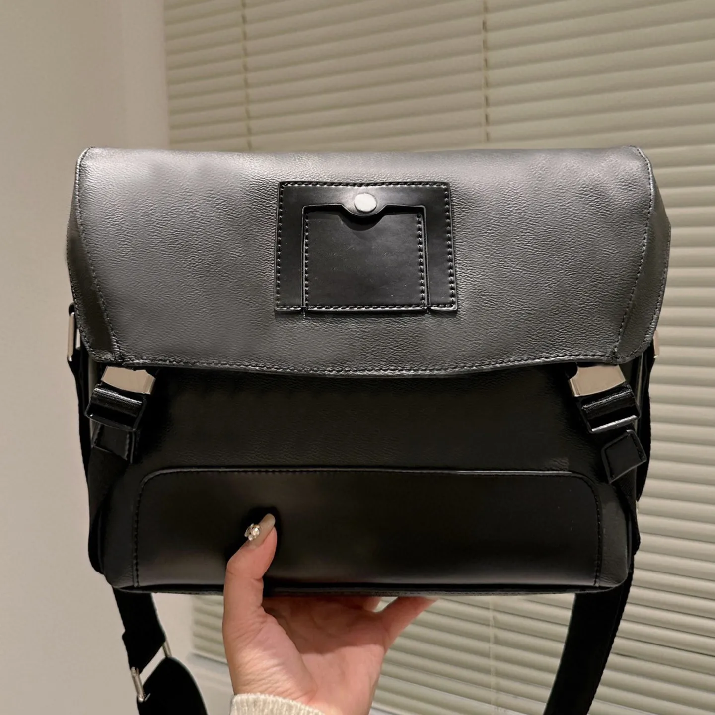 Adam postacı çanta klasik kolej tarzı tasarım haberci çantası çift toka tasarım deri çantası ayarlanabilir geniş omuz askısı zarf çantası