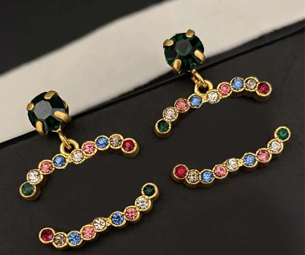 2024Arring Loop Drop Designer Ear Stud 18k Gold Plated Copper Earrings mode Womens varumärke Brev kristall strass pärla kvinnor bröllop smycken gåvor