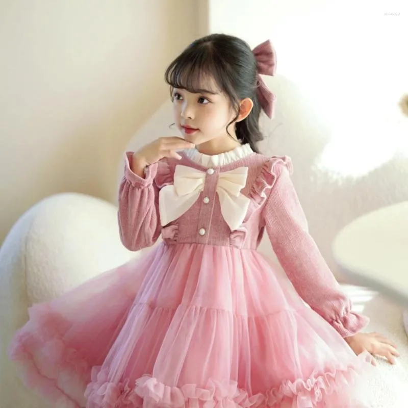 Dziewczyna sukienki dla dzieci słodkie dzieci dekoracja bowcy o nokrena Parefle Petal Petal Pełne rękawy suknie piłkarskie sukienka do kolan 2024 Spring