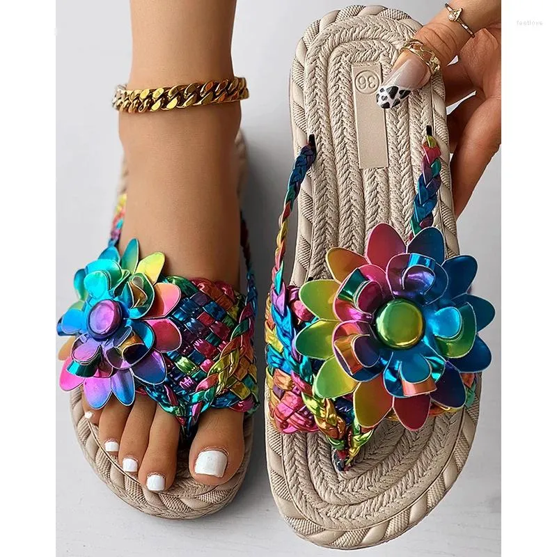 Pantoufles multicolores à fleurs pour femmes, chaussures plates, mode d'été, tongs tressées holographiques, sandales de plage décontractées, 2024