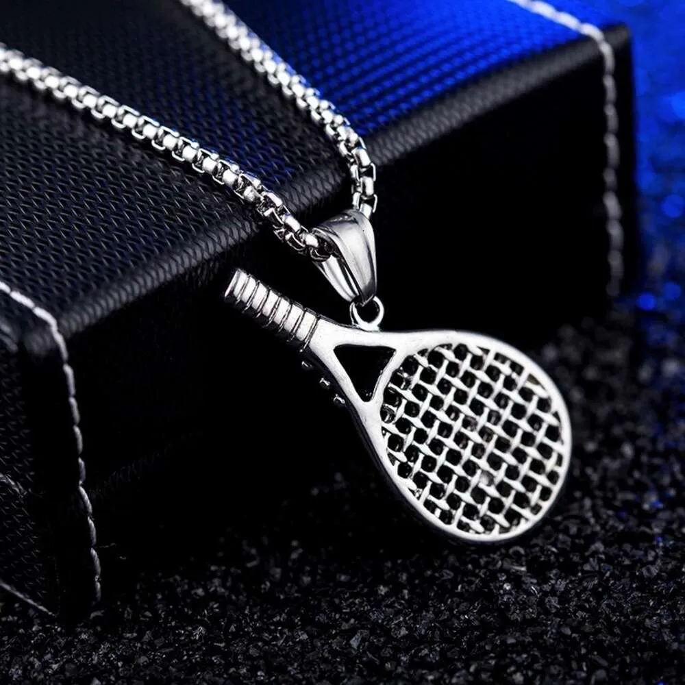 Hip Hop Wolf Tide Tennis Racket Pendant Necklace For Men and Women Sports Fan Fashion Jewelry with Titanium rostfritt stålkedja tillbehör Bijoux grossist