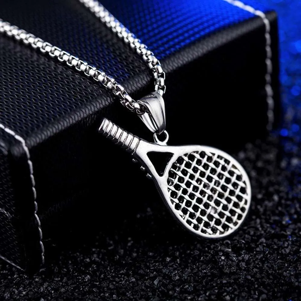 Collana con ciondolo racchetta da tennis marea lupo hip-hop per uomini e donne Gioielli di moda per appassionati di sport con accessori a catena in acciaio inossidabile al titanio Bijoux all'ingrosso