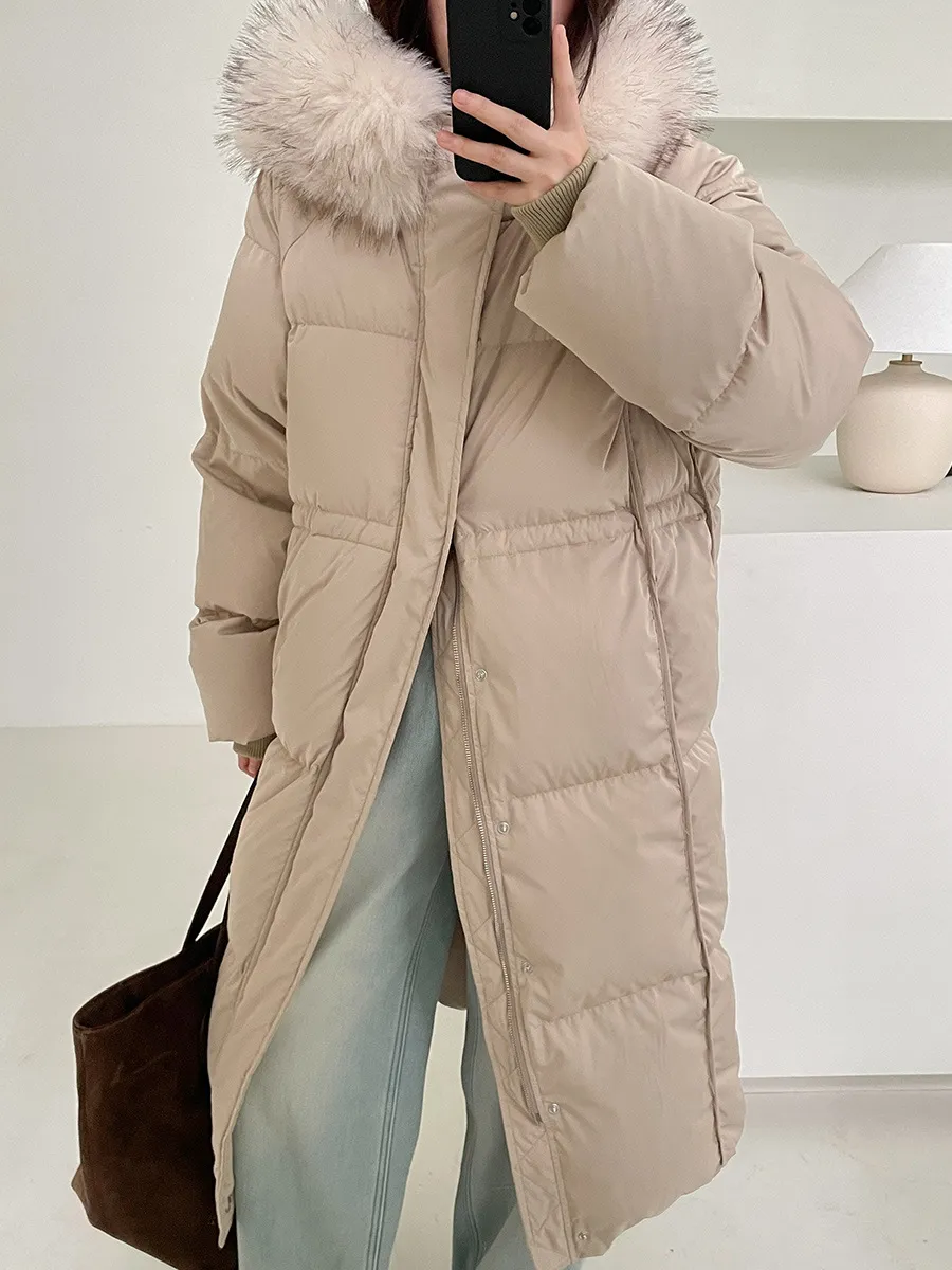 Warmes, langes Daunenjacken-Design mit Sinn für Wintertrend, warme und flauschige High-End-Jacke aus weißen Entendaunen