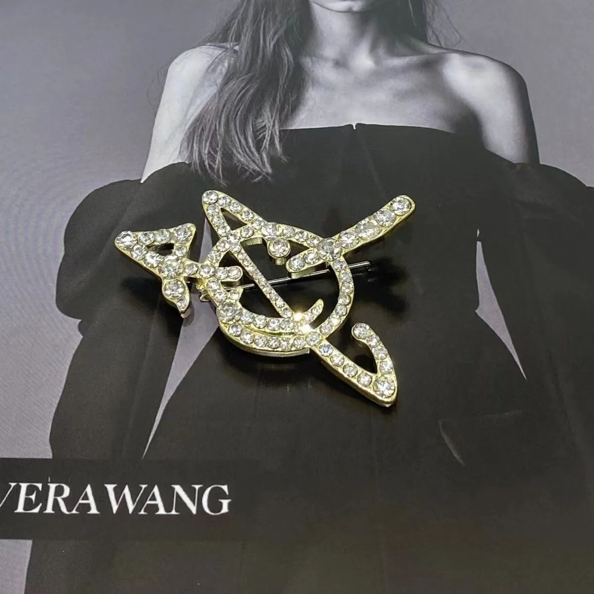 Designer with full diamond lines arrow Saturn brooch versatile shiny hollow out i star accessories niche design high-end