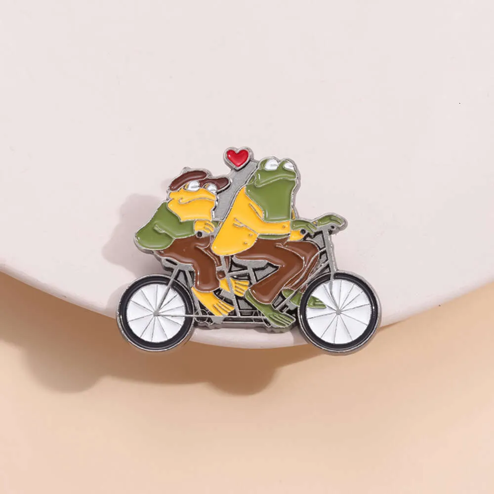 Broche en métal pour vélo grenouille drôle, nouveau produit créatif frère amusant, emblème de fleur à Double poitrine, accessoires pour vêtements