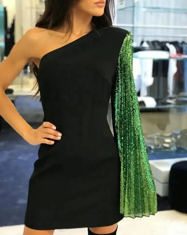 Casual Dresses Party Dress Woman Streetwear One Shoulder Sequin Patch för kvinnlig mode mångsidig snäv kjol 2024 Sommar