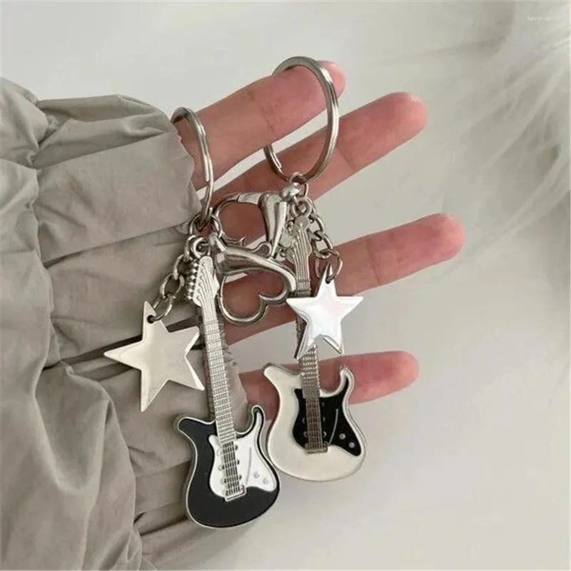 Anahtarlıklar Vintage Gitar Love Heart Yıldızı Anahtar Charms Chains Kadınlar İçin Serin Trend Moda Kolye Yüzük Çanta Çanta Aksesuarları Hediyeler