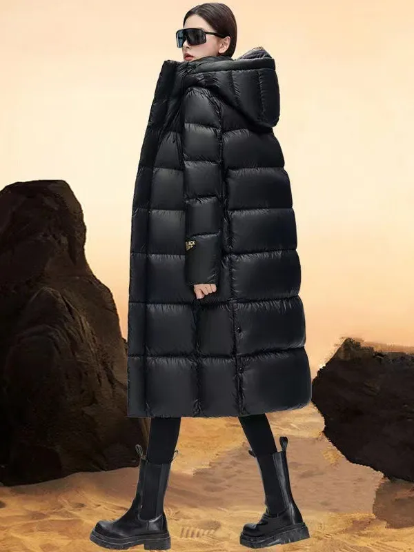 Long and high-end trendy down jacket design with a sense of luxury in autumn and winter. Thick quilt for men and women