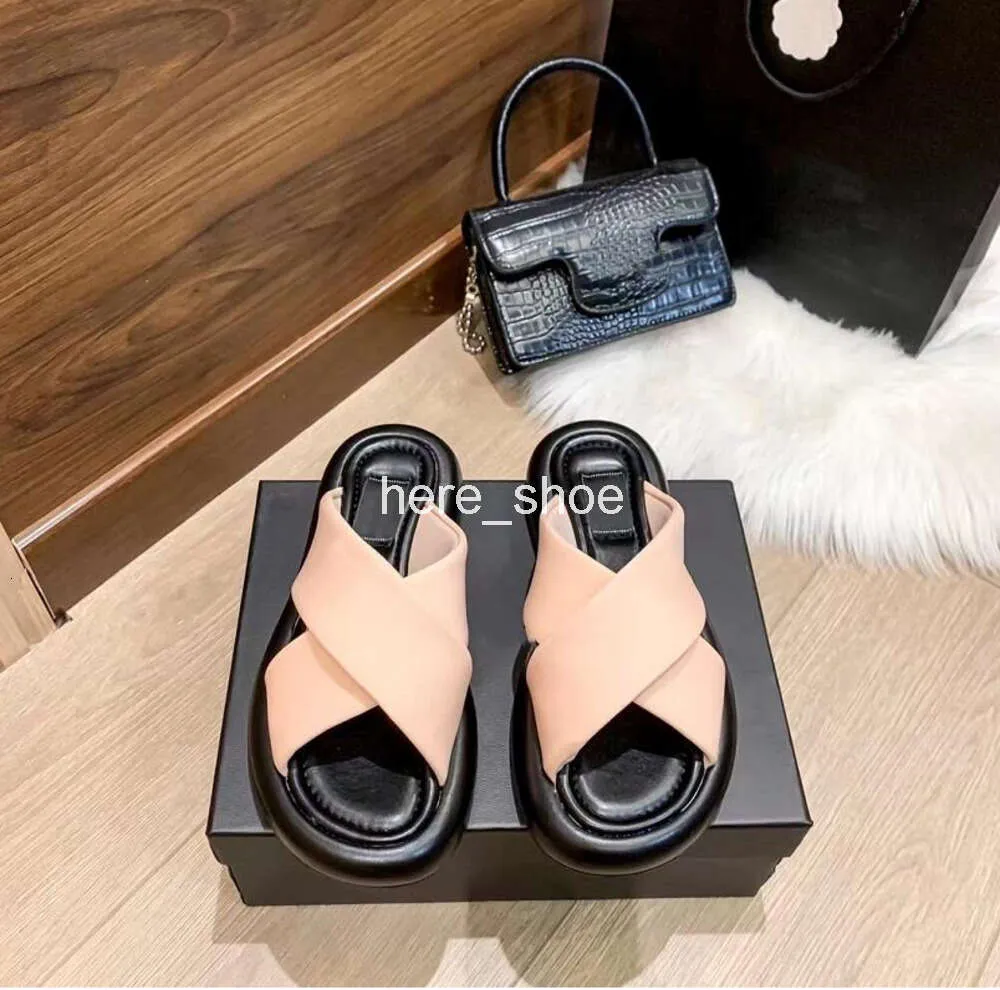 Diseñador Cross Vamp Slipper Luxury Women Sandalias de fondo plano Color sólido Cuero Inicio Ocio Zapatillas Zapatos de playa al aire libre Alta calidad