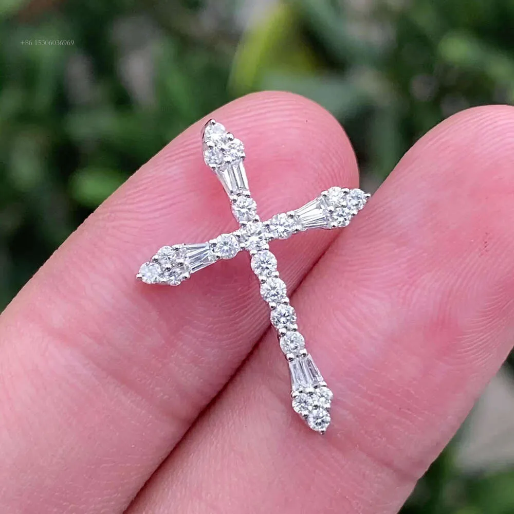 Natürliche weiße Diamant Mode Solid Gold Schmuck Kreuz Halskette Anhänger Frauen