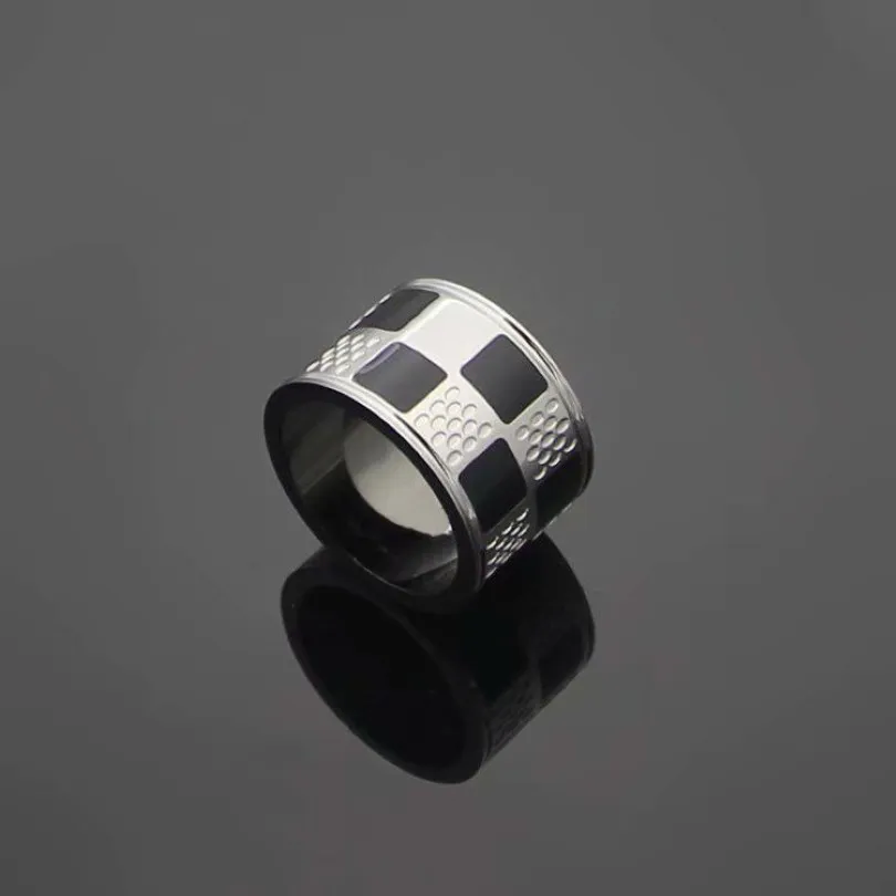 Europe America Fashion Style Rings Men Lady Womens Black Silver-color Metal Engraved V Initials Plaid Lovers Ring Size US6-US9279f