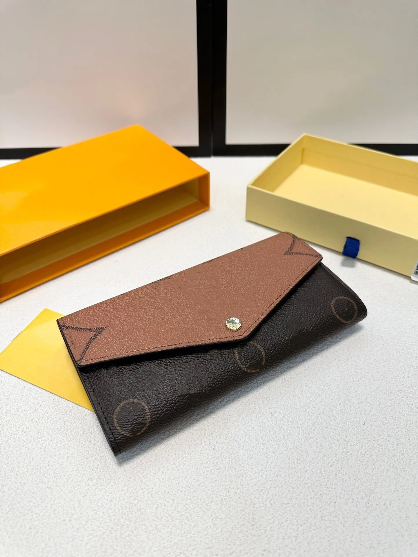 24ss carteira feminina de luxo designer envelope clamshell com interior de couro, espaço interior com bolsos e slots para cartão, 19cm
