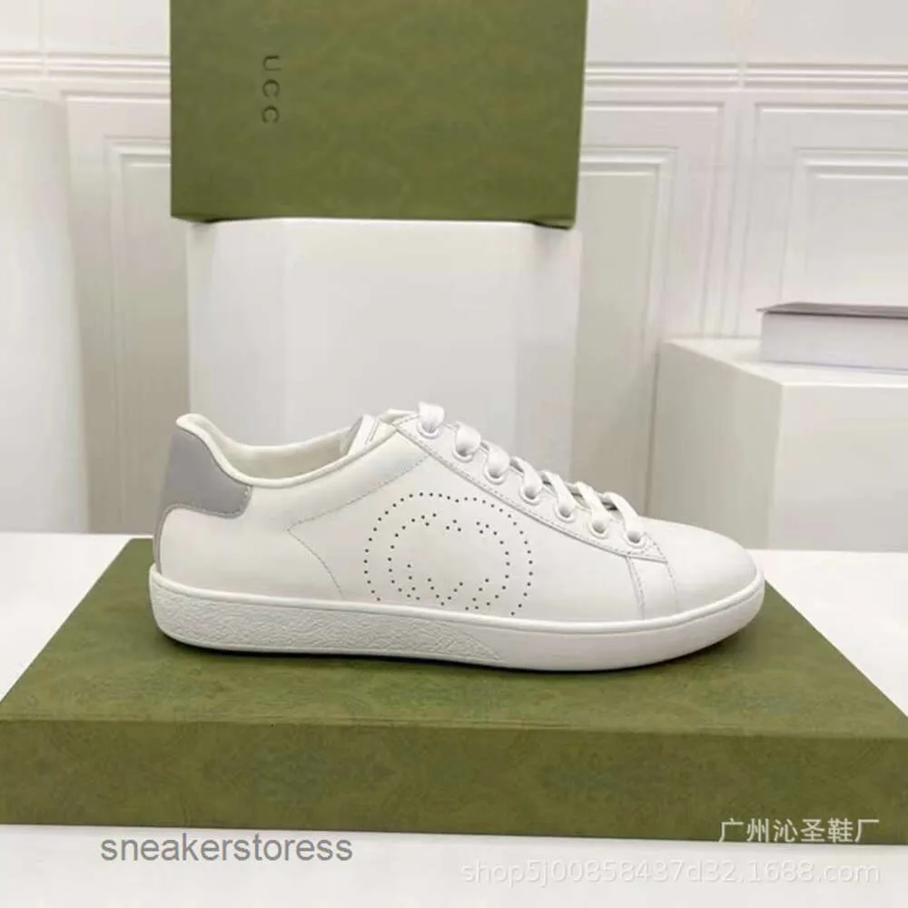 Formateur Brodé Véritable Conseil Chaussure Mode Sneaker 2024 Hommes Blanc Femmes Casual Cuir Semelle Plate Femmes Puce Version Designer 5fxh