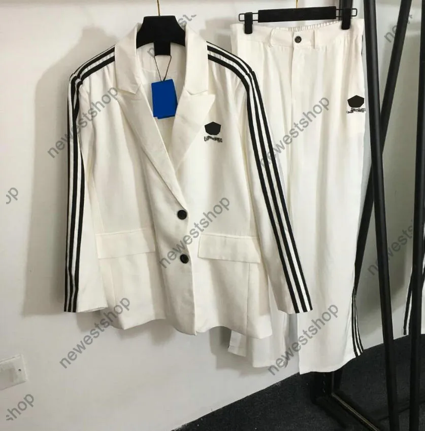 24SS Womens Tracksuits 디자이너 럭셔리 블레이저스 유럽 아웃복 코트 슬림 한 캐주얼 자수 편지 인쇄 아웃복 코트 여성 바지 정장 바지