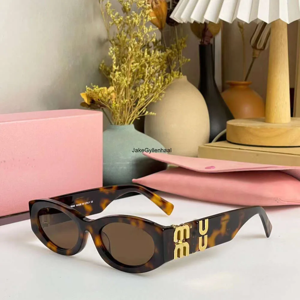 Miu gafas de sol montura ovalada miu Gafas de sol diseñador Personalidad resistente a la radiación para mujer Tablero de gafas retro para hombre Alto grado alto valor de apariencia 24