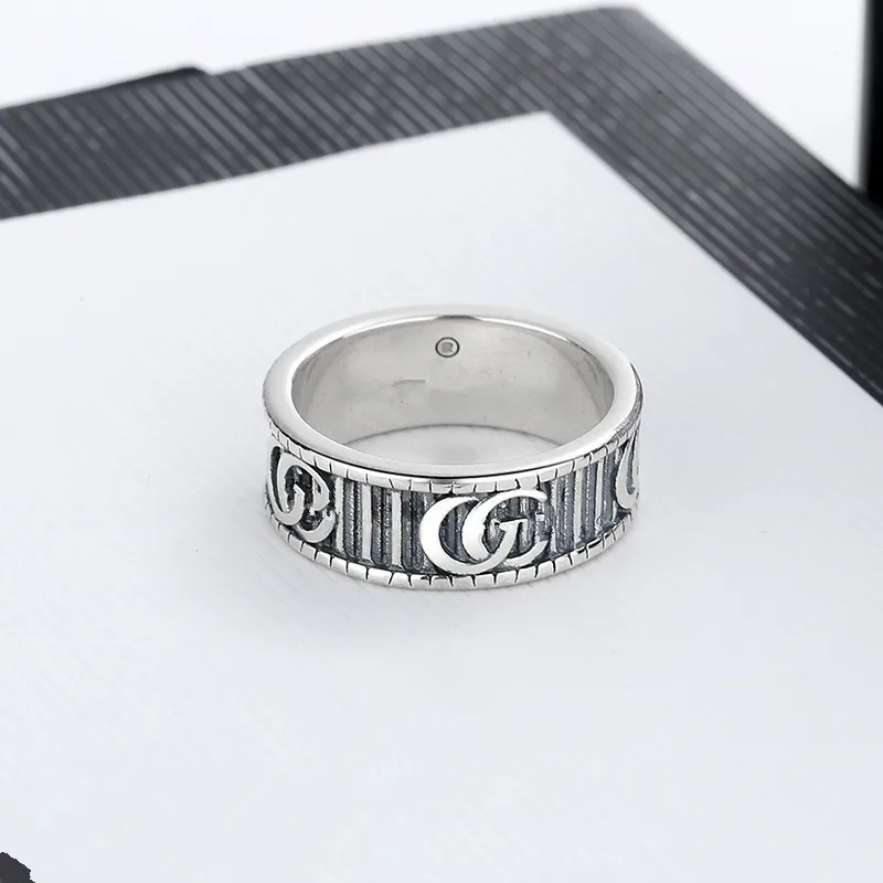 Designer smycken ring silver ring kvinnors ringar med box mode titan stål graverad bokstavs mönster designer ring förlovningsring storlek 5-10 ringar för kvinnor