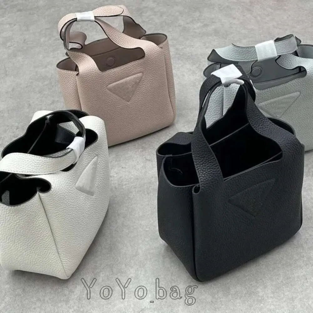 Genuine leather Triangle Shoulder bag Womens mens Designer metal totes basket clutch handbags Luxury crossbody famous beach bags