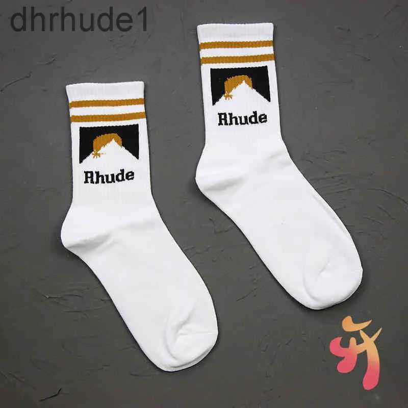 Chaussettes de rhude lettre simple de haute qualité coton européen américain de rue des chaussettes de tendance de rue hommes et femmes chaussettes à aiguille chaleureuse et confortable couple couple intube so duy3