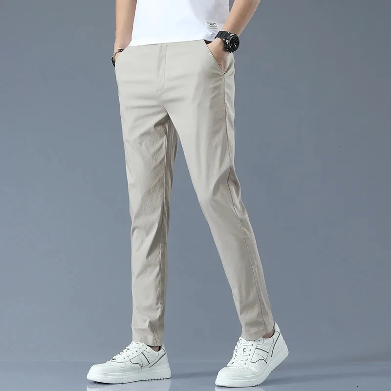 Pantalon décontracté coupe ajustée pour homme, léger, classique, droit, pour jogging en coton respirant, couleur unie, kaki, 240321
