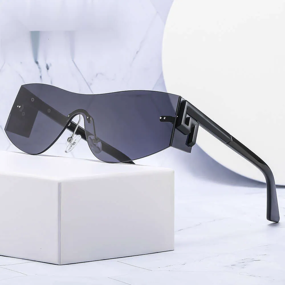 Nya personliga fashionabla delikaler för män och kvinnor, lätt lyxiga Instagram-solglasögon, glasögon