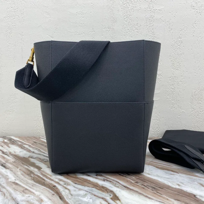 Berömd designers klassiska och fashionabla hinkväska, stor kapacitet öppen axelväska, resor, fritid, sport, shopping, kvinnors förvaringsväska, unisex crossbody väska