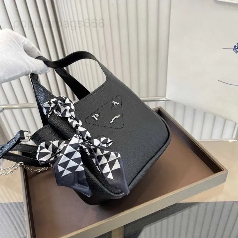 10a högkvalitativ tygväska designer axel kvinna mode handväska metall bokstäver magnetisk spänne öppen och nära läder tote shopping handväska